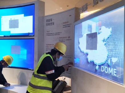 柔性OLED:让弧形墙面「活」起来的艺术革命