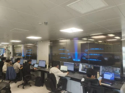 华能集团 | 办公室幕墙OLED透明显示屏